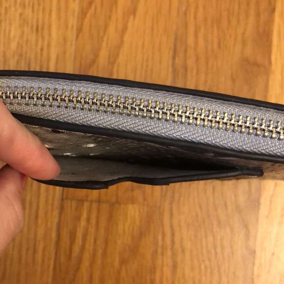 Textured Gray Coin Pouch - Picture 6 of 12